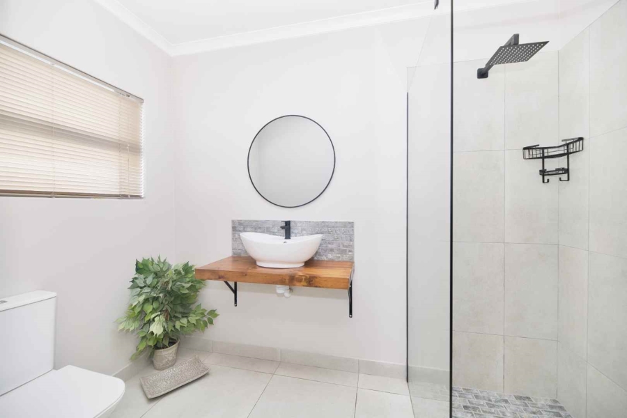 9 Bedroom Property for Sale in Westcliff Western Cape